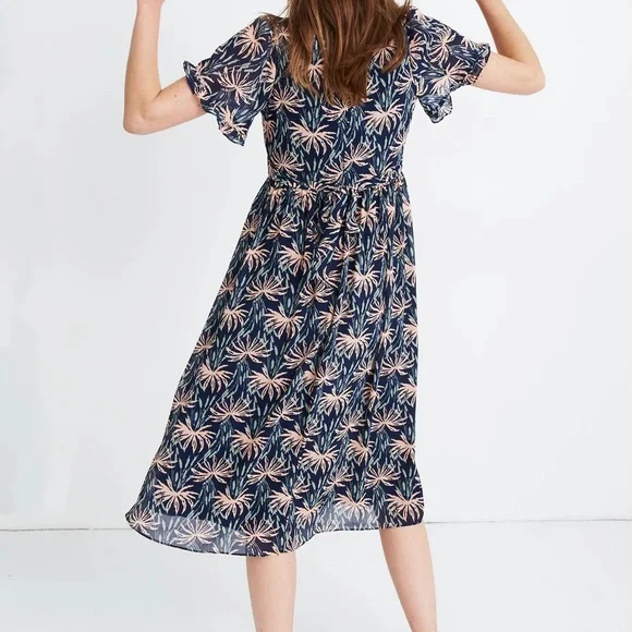 Madewell Ruffle-Sleeve Midi Dress in Oasis Palms - Picture 3 of 7